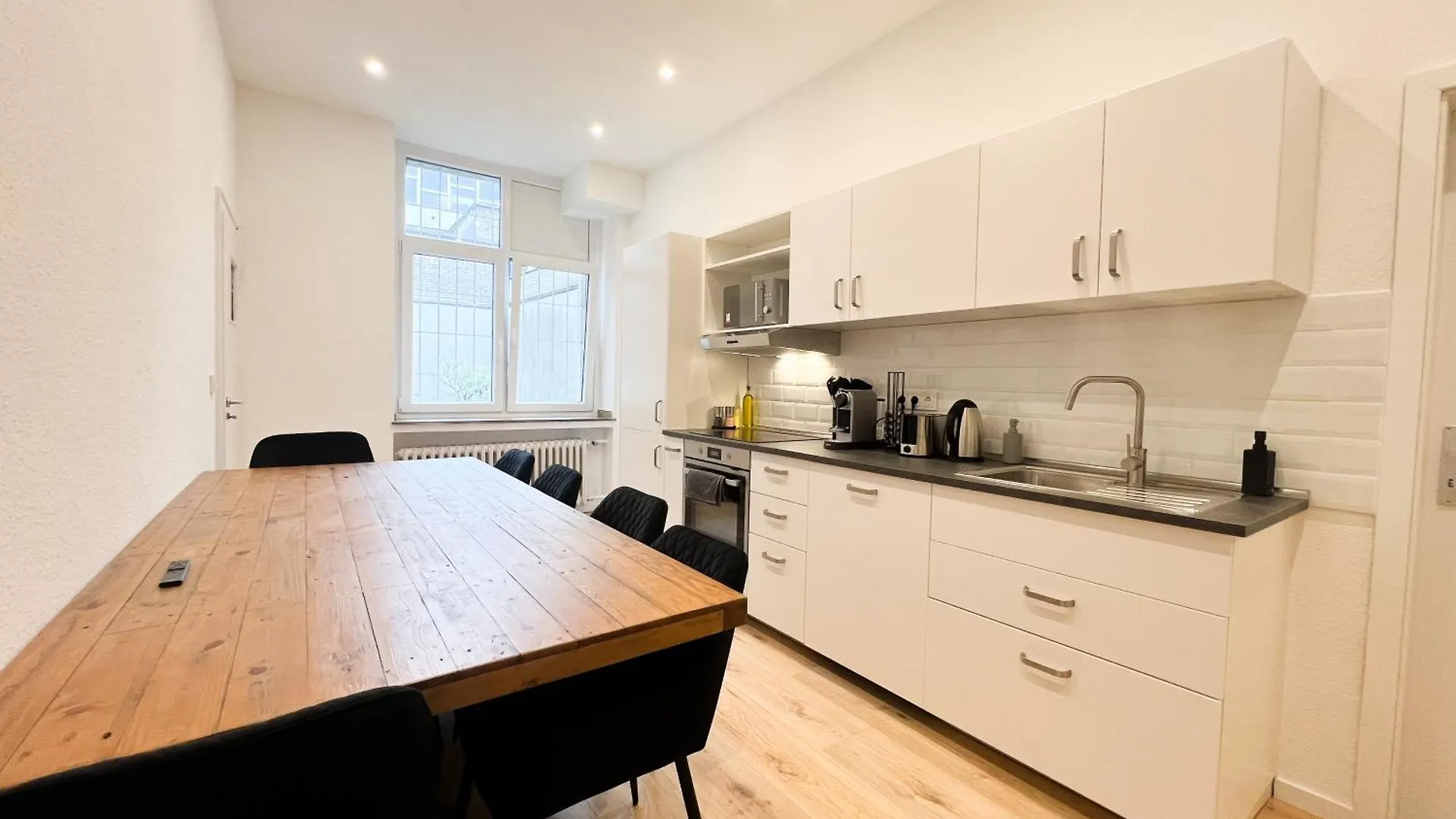Vibehome Duesseldorf - Little Tokyo contacts